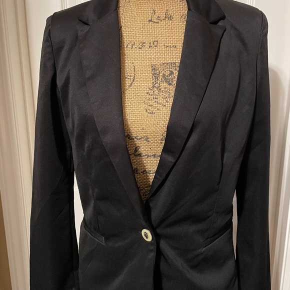 Zara Jackets & Blazers - ZARA WOMAN Black Fitted Lined Blazer Sz. M